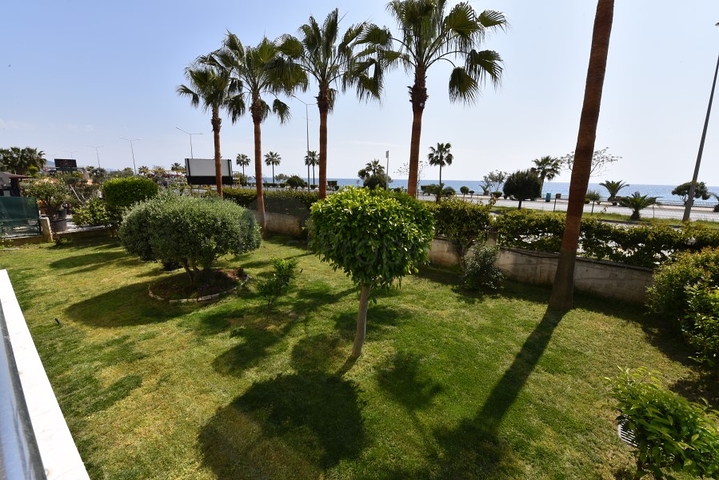 اول صف على البحر - شقة مفروشة غرفتين وصالة - كاستل / الانيا 