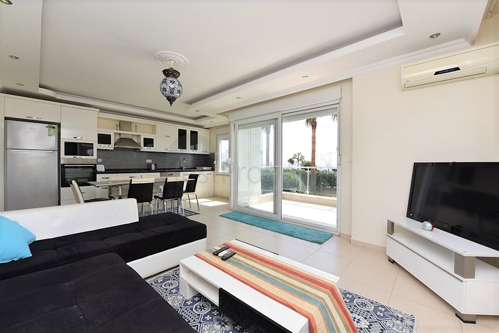 اول صف على البحر - شقة مفروشة غرفتين وصالة - كاستل / الانيا 