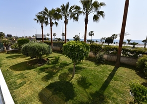 اول صف على البحر - شقة مفروشة غرفتين وصالة - كاستل / الانيا 