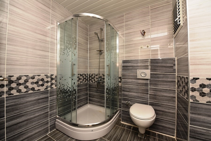 طابق مرتفع- اطلالة بحر - شقة غرفة وصالة ضمن مجمع حديث - مهموتلار / الانيا 