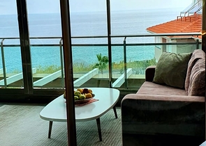 قمة التميز والفخامة - اطلالة بحر مباشرة - شقة غرفة وصالة ضمن مجمع  نجوم -كارجي جاك / الانيا 