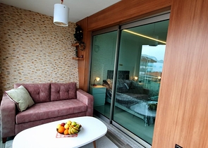 قمة التميز والفخامة - اطلالة بحر مباشرة - شقة غرفة وصالة ضمن مجمع  نجوم -كارجي جاك / الانيا 