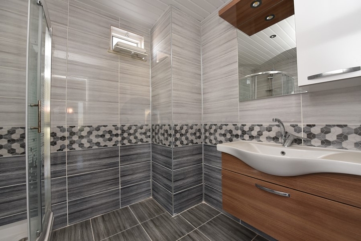 اطلالة بحر -دوبلكس 2 غرفة وصالة - ضمن مجمع حديث - مهموتلار / الانيا 