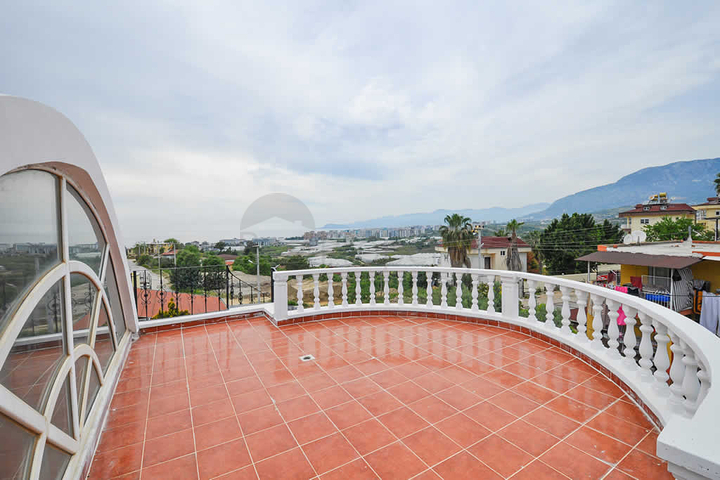 فيلا مستقلة بسعر مناسب  - تصميم داخلي مميز وحديقة - كارجي جاك /الانيا 