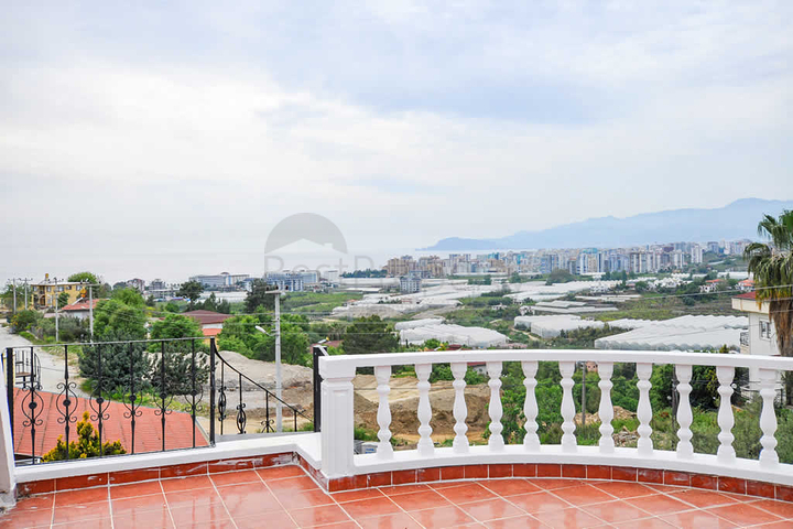 فيلا مستقلة بسعر مناسب  - تصميم داخلي مميز وحديقة - كارجي جاك /الانيا 