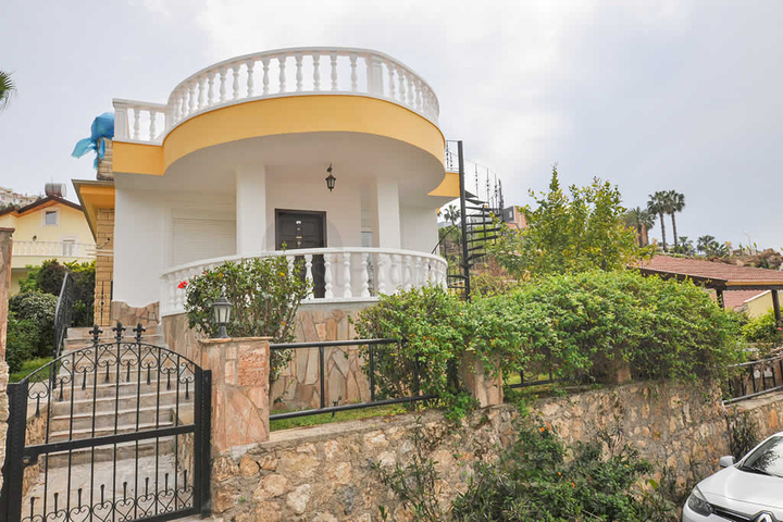 فيلا مستقلة بسعر مناسب  - تصميم داخلي مميز وحديقة - كارجي جاك /الانيا 