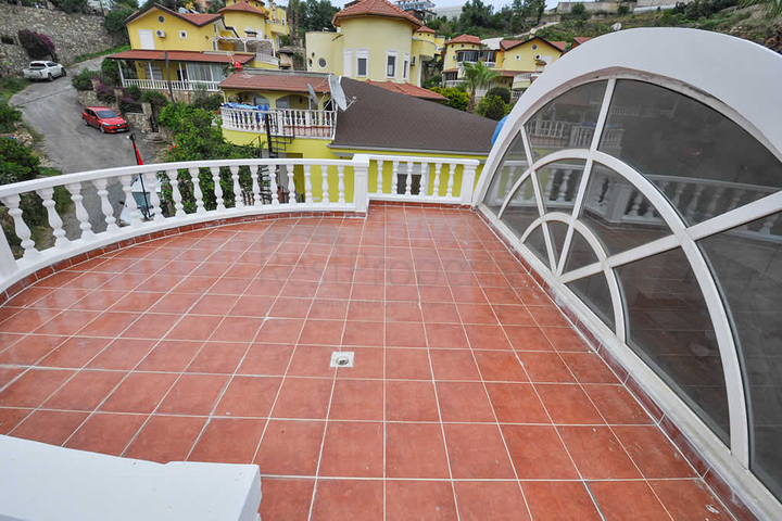 فيلا مستقلة بسعر مناسب  - تصميم داخلي مميز وحديقة - كارجي جاك /الانيا 