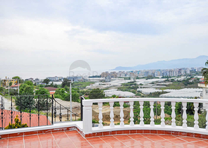 فيلا مستقلة بسعر مناسب  - تصميم داخلي مميز وحديقة - كارجي جاك /الانيا 