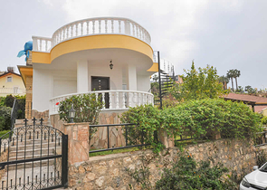 فيلا مستقلة بسعر مناسب  - تصميم داخلي مميز وحديقة - كارجي جاك /الانيا 