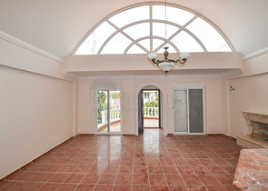 فيلا مستقلة بسعر مناسب  - تصميم داخلي مميز وحديقة - كارجي جاك /الانيا 