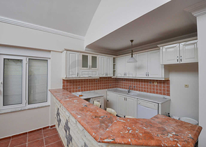 فيلا مستقلة بسعر مناسب  - تصميم داخلي مميز وحديقة - كارجي جاك /الانيا 