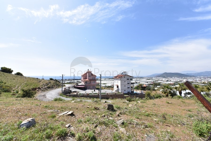 ارض مع اطلالة بحر - قريبة من مطار غازي باشا / الانيا