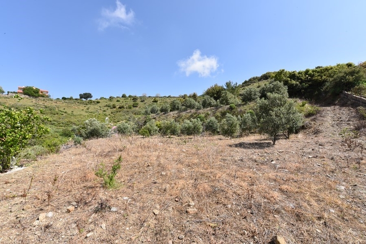 ارض مع اطلالة بحر - قريبة من مطار غازي باشا / الانيا