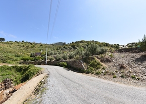 ارض مع اطلالة بحر - قريبة من مطار غازي باشا / الانيا