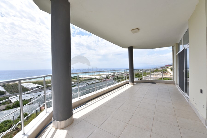 الفيلا المثالية - اطلالة بحر ساحرة - 4 غرف وصالة - مستقلة مع حديقة - الانيا 