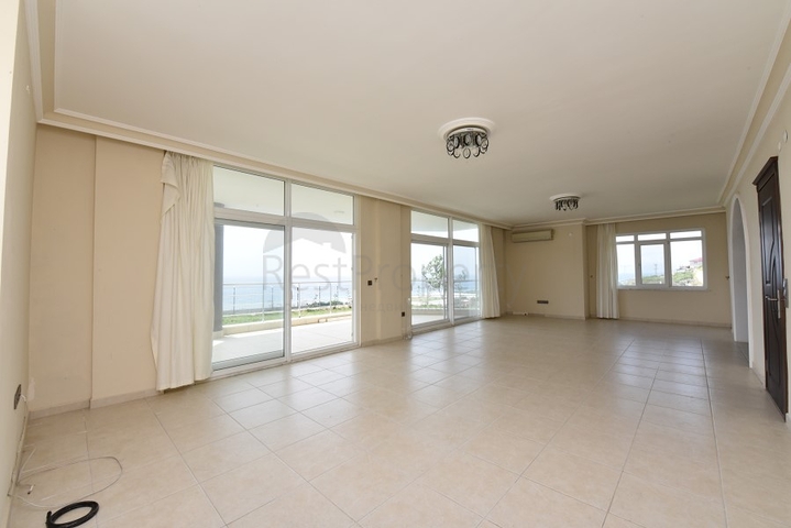 الفيلا المثالية - اطلالة بحر ساحرة - 4 غرف وصالة - مستقلة مع حديقة - الانيا 