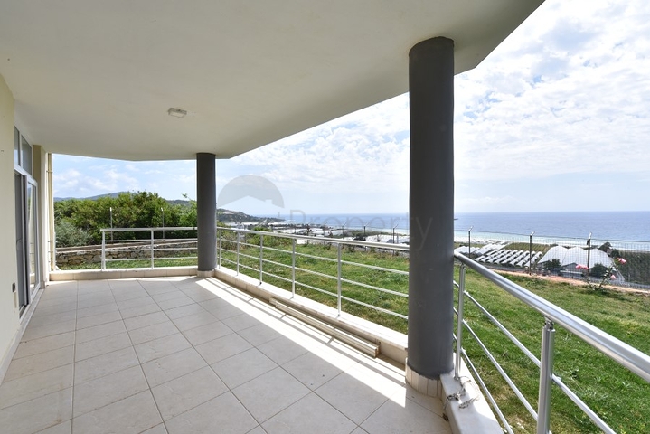 الفيلا المثالية - اطلالة بحر ساحرة - 4 غرف وصالة - مستقلة مع حديقة - الانيا 