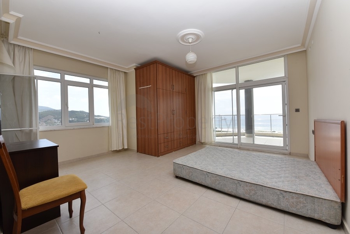 الفيلا المثالية - اطلالة بحر ساحرة - 4 غرف وصالة - مستقلة مع حديقة - الانيا 