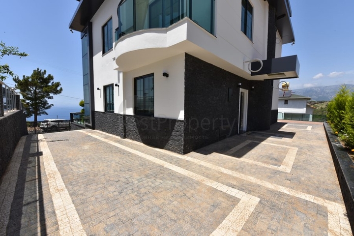 لعشاق الفخامة والتميز - تصميم حديث -اطلالة بحر وقلعة - كارجي جاك / لانيا