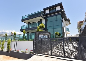 لعشاق الفخامة والتميز - تصميم حديث -اطلالة بحر وقلعة - كارجي جاك / لانيا