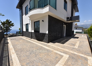 لعشاق الفخامة والتميز - تصميم حديث -اطلالة بحر وقلعة - كارجي جاك / لانيا