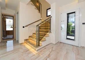 لعشاق الفخامة والتميز - تصميم حديث -اطلالة بحر وقلعة - كارجي جاك / لانيا