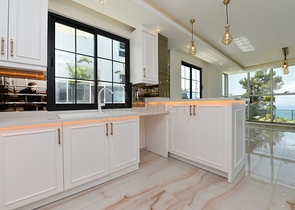 لعشاق الفخامة والتميز - تصميم حديث -اطلالة بحر وقلعة - كارجي جاك / لانيا