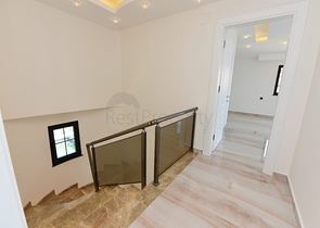 لعشاق الفخامة والتميز - تصميم حديث -اطلالة بحر وقلعة - كارجي جاك / لانيا