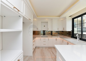 لعشاق الفخامة والتميز - تصميم حديث -اطلالة بحر وقلعة - كارجي جاك / لانيا