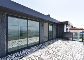 لعشاق الفخامة والتميز - تصميم حديث -اطلالة بحر وقلعة - كارجي جاك / لانيا