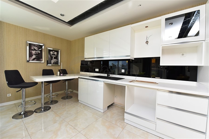 اطلاة مباشرة على البحر -شقة 1+1 - مجمع فاخر - مهموتلار / الانيا 