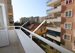 مناسبة للاستثمار - تأجير او اعادة بيع - شقة 1+1 قريبة من البحر - مهموتلار / الانيا 