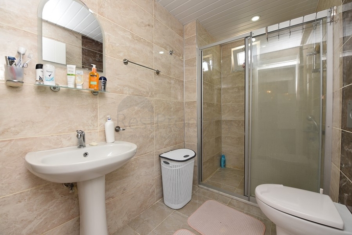 شقة العائلة - غرفتين وصالة مفروشة - مجمع قريب من البحر - مهموتلار /الانيا 