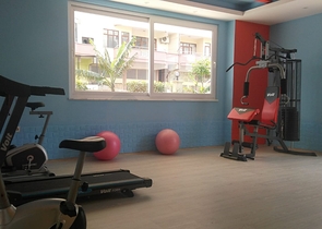 شقة العائلة - غرفتين وصالة مفروشة - مجمع قريب من البحر - مهموتلار /الانيا 