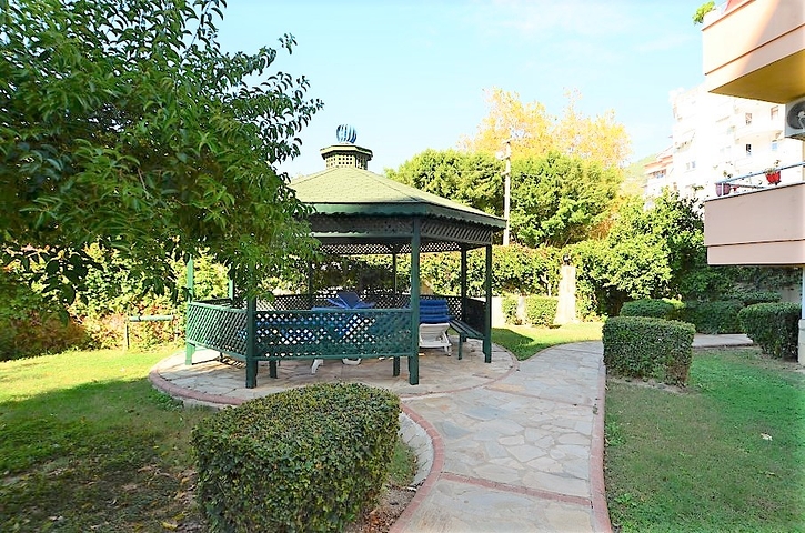 اطلالة على الحديقة - شقة مفروشة تصميم 1+1 في مركز مدينة الانيا 