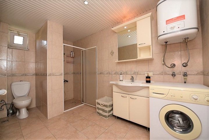 اطلالة على الحديقة - شقة مفروشة تصميم 1+1 في مركز مدينة الانيا 