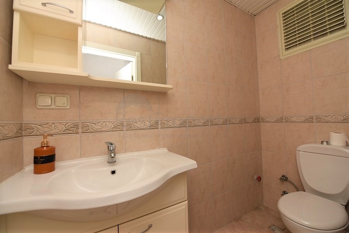 اطلالة على الحديقة - شقة مفروشة تصميم 1+1 في مركز مدينة الانيا 