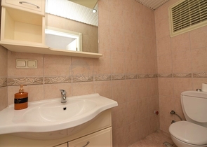 اطلالة على الحديقة - شقة مفروشة تصميم 1+1 في مركز مدينة الانيا 