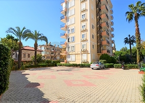 اطلالة على الحديقة - شقة مفروشة تصميم 1+1 في مركز مدينة الانيا 