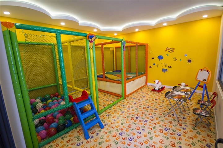 اول صف على البحر - شقة 2 غرفة وصالة - مجمع حديث -مهموتلار / الانيا 