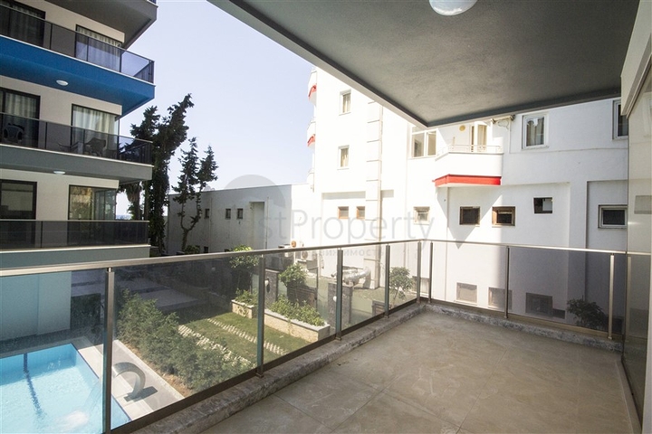 اول صف على البحر - شقة 2 غرفة وصالة - مجمع حديث -مهموتلار / الانيا 