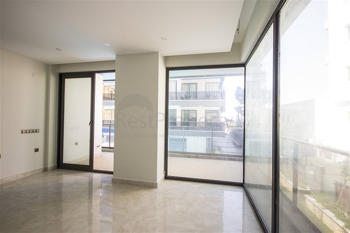 اول صف على البحر - شقة 2 غرفة وصالة - مجمع حديث -مهموتلار / الانيا 