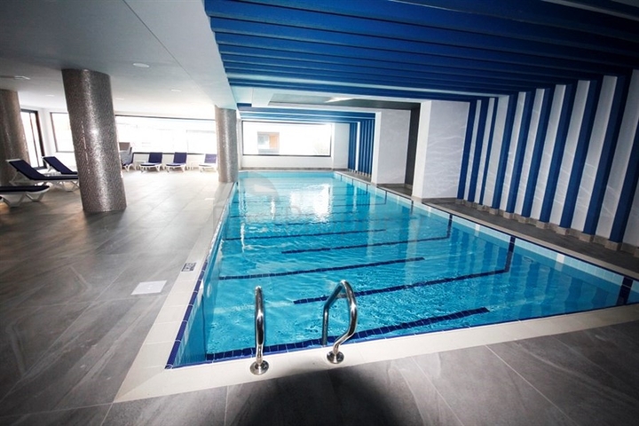 اول صف على البحر - شقة 2 غرفة وصالة - مجمع حديث -مهموتلار / الانيا 