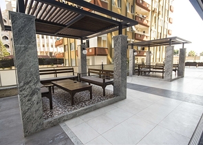 اول صف على البحر - شقة 2 غرفة وصالة - مجمع حديث -مهموتلار / الانيا 