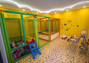 اول صف على البحر - شقة 2 غرفة وصالة - مجمع حديث -مهموتلار / الانيا 