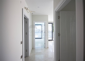 اول صف على البحر - شقة 2 غرفة وصالة - مجمع حديث -مهموتلار / الانيا 