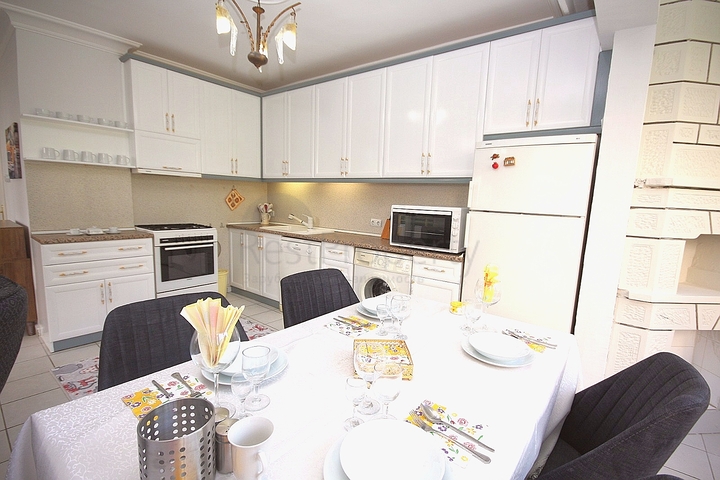 بسعر منافس - شقة غرفتين وصالة مؤثثة - في منطقة اوبا المركزية / الانيا 