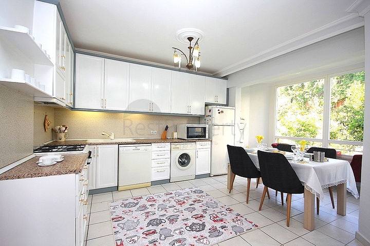 بسعر منافس - شقة غرفتين وصالة مؤثثة - في منطقة اوبا المركزية / الانيا 