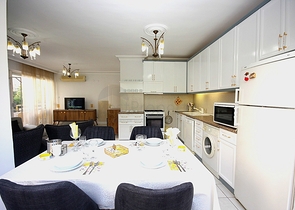 بسعر منافس - شقة غرفتين وصالة مؤثثة - في منطقة اوبا المركزية / الانيا 