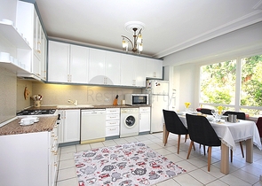 بسعر منافس - شقة غرفتين وصالة مؤثثة - في منطقة اوبا المركزية / الانيا 